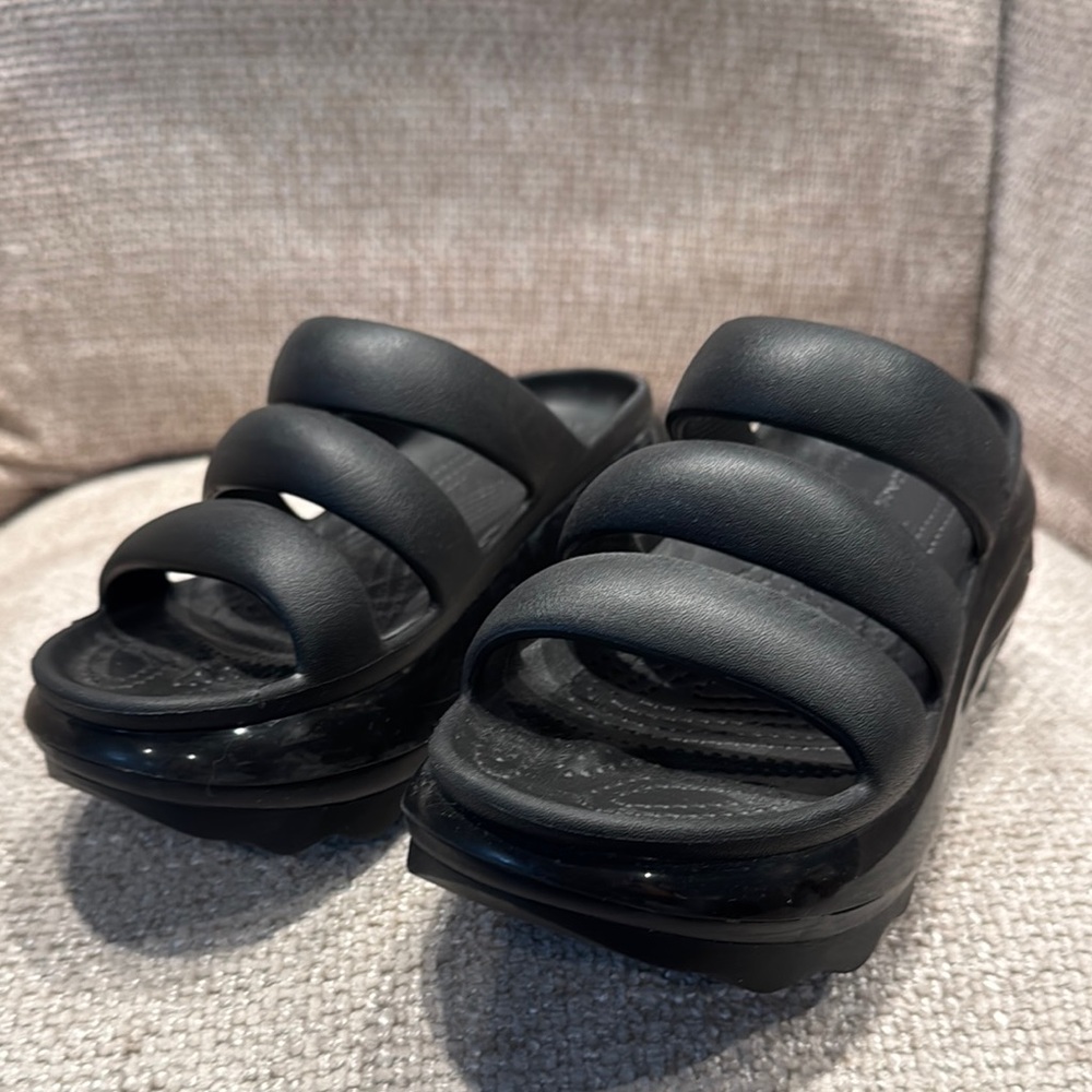 CROCS Black Textured Slides